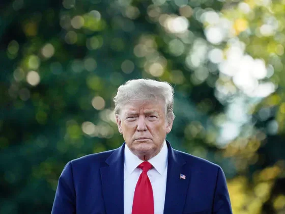 У Путина, возможно, есть доказательство как Трамп делал минет. Скандал с Эпштейном получил неожиданный поворот